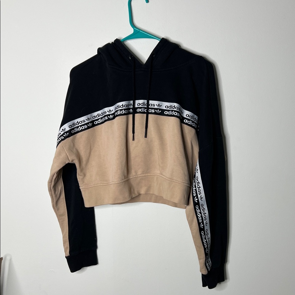 🔴 Adidas Women's Black and Tan Cropped Hoodie